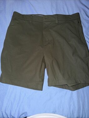 Men's Flat Front Chino Shorts in Olive